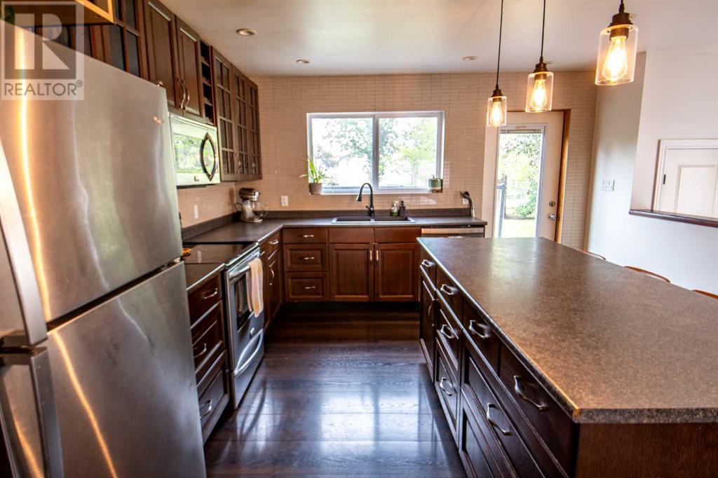 Single Family House Bungalow for Sale in   Avenue Mountview Grande Prairie 
