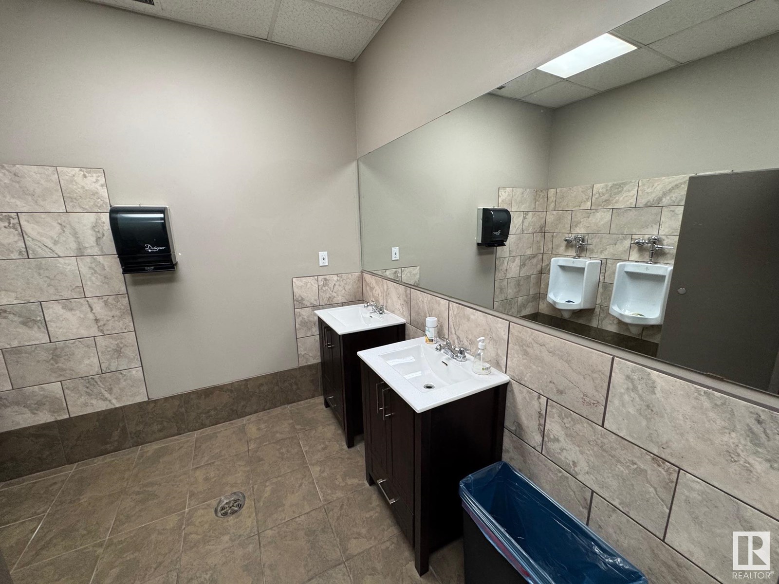 Photo 17 of 4929 74 Av Nw, Edmonton AB