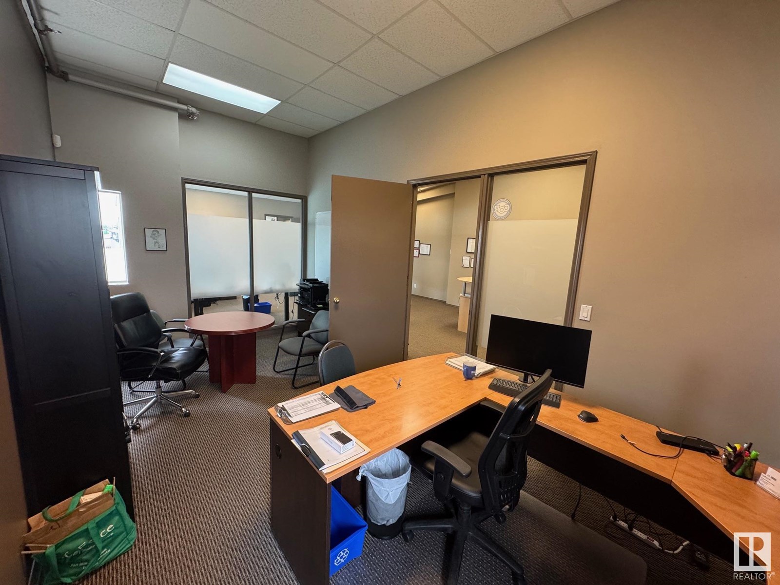 Photo 10 of 4929 74 Av Nw, Edmonton AB