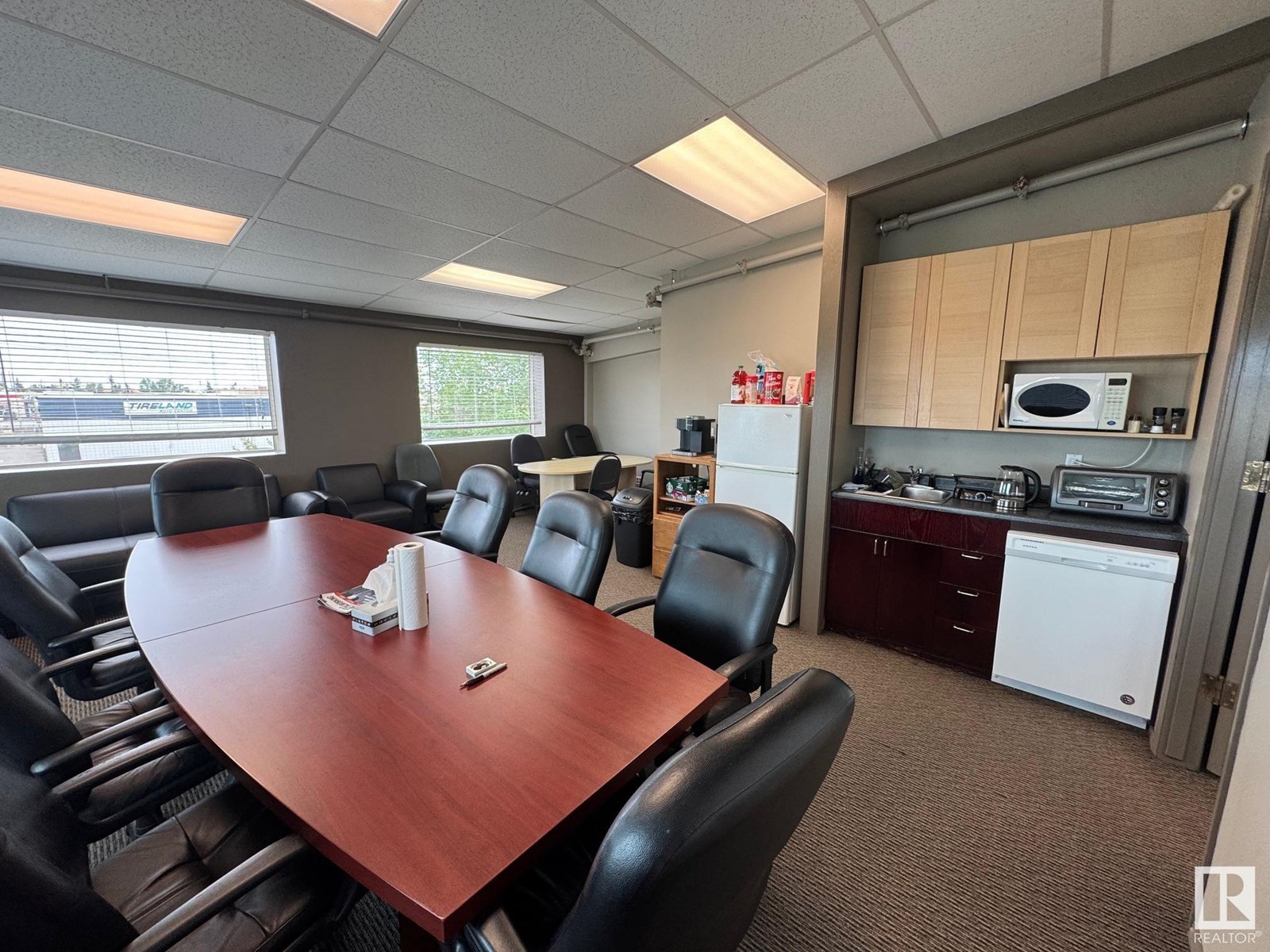 Photo 7 of 4929 74 Av Nw, Edmonton AB