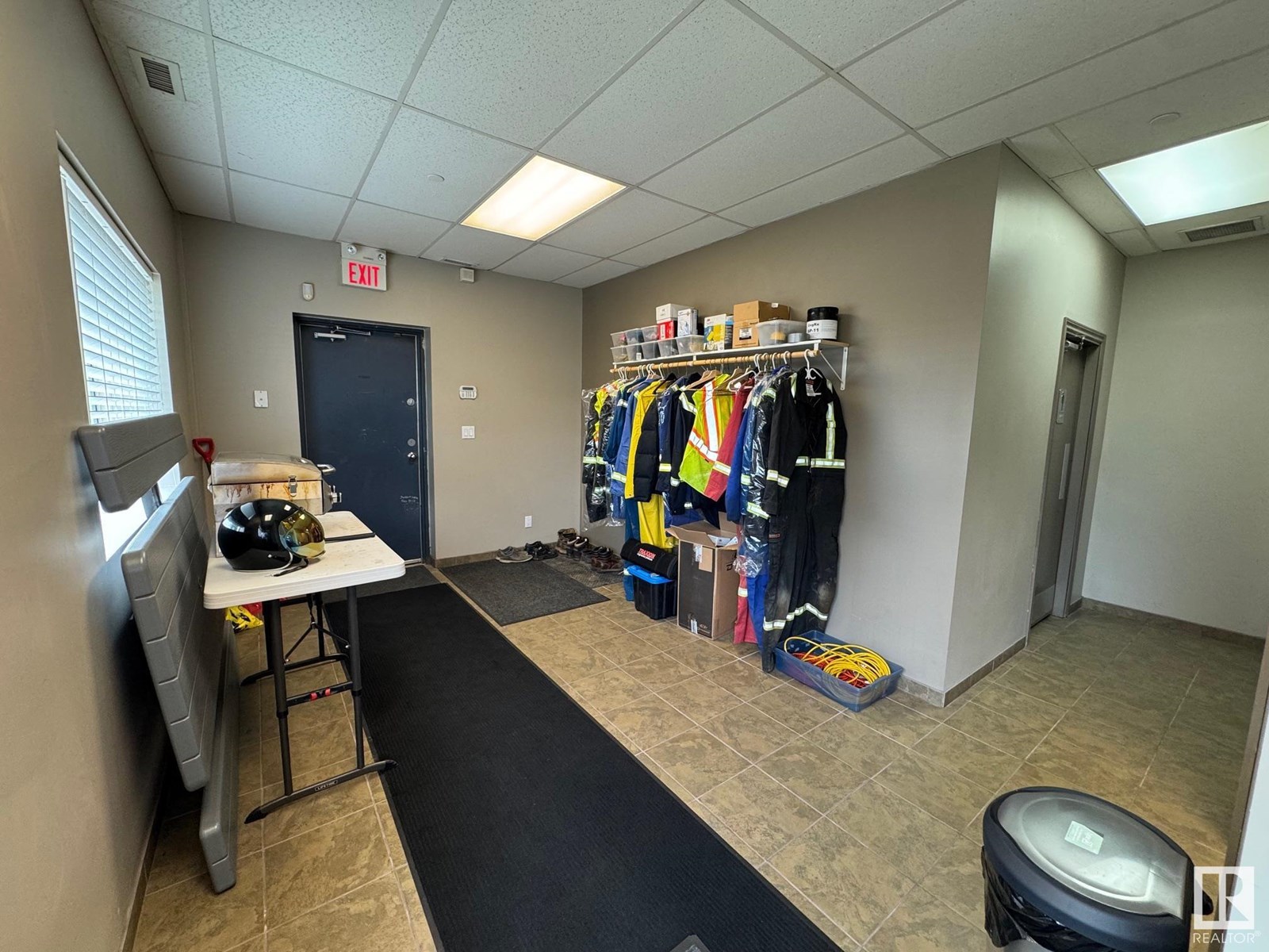 Photo 15 of 4929 74 Av Nw, Edmonton AB
