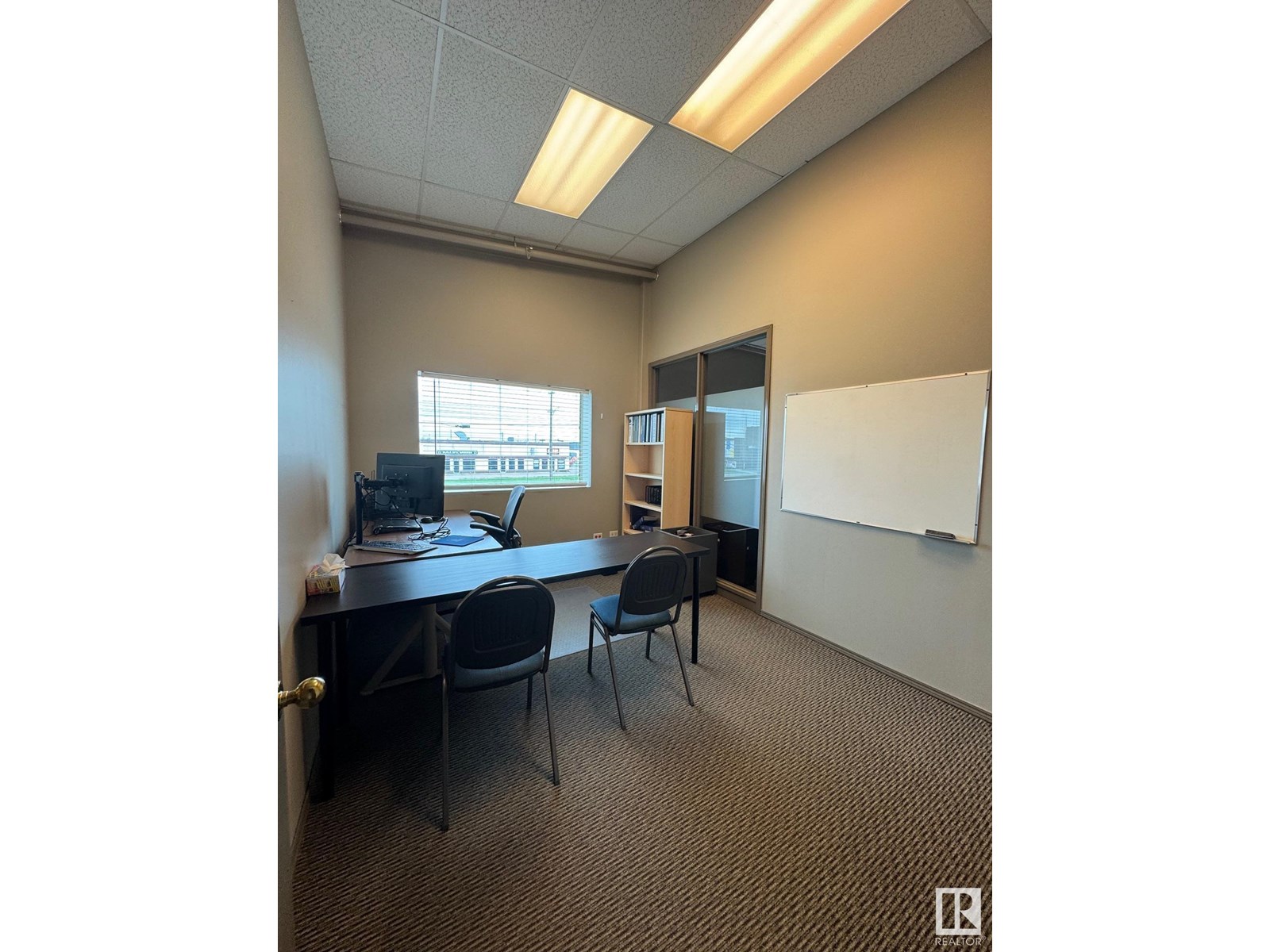 Photo 11 of 4929 74 Av Nw, Edmonton AB
