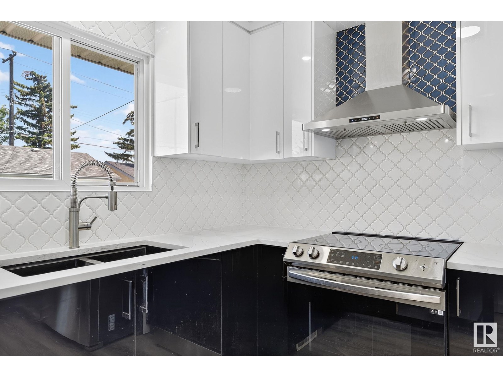 Photo 10 of 5216 97 A Av Nw, Edmonton AB