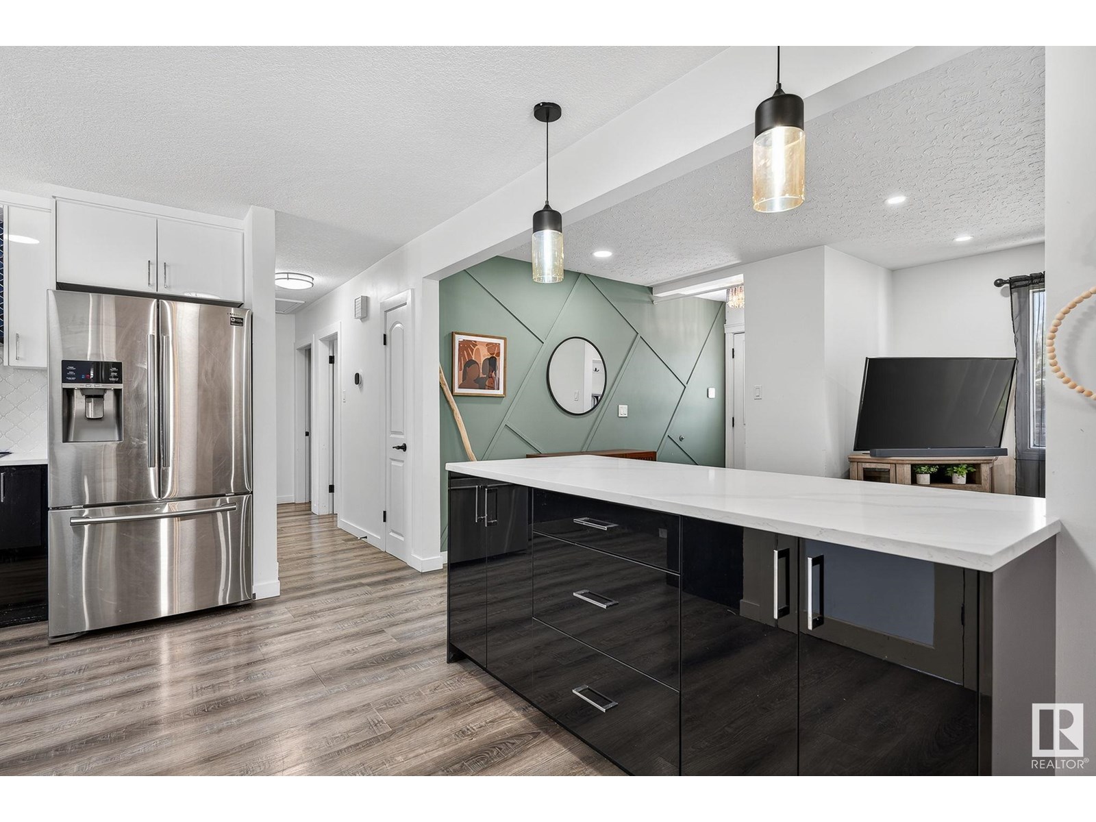 Photo 11 of 5216 97 A Av Nw, Edmonton AB