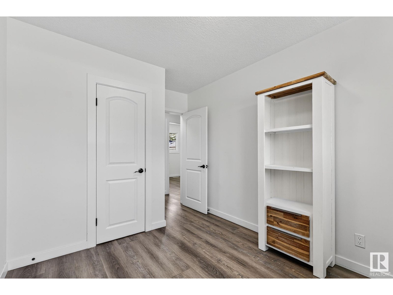 Photo 22 of 5216 97 A Av Nw, Edmonton AB