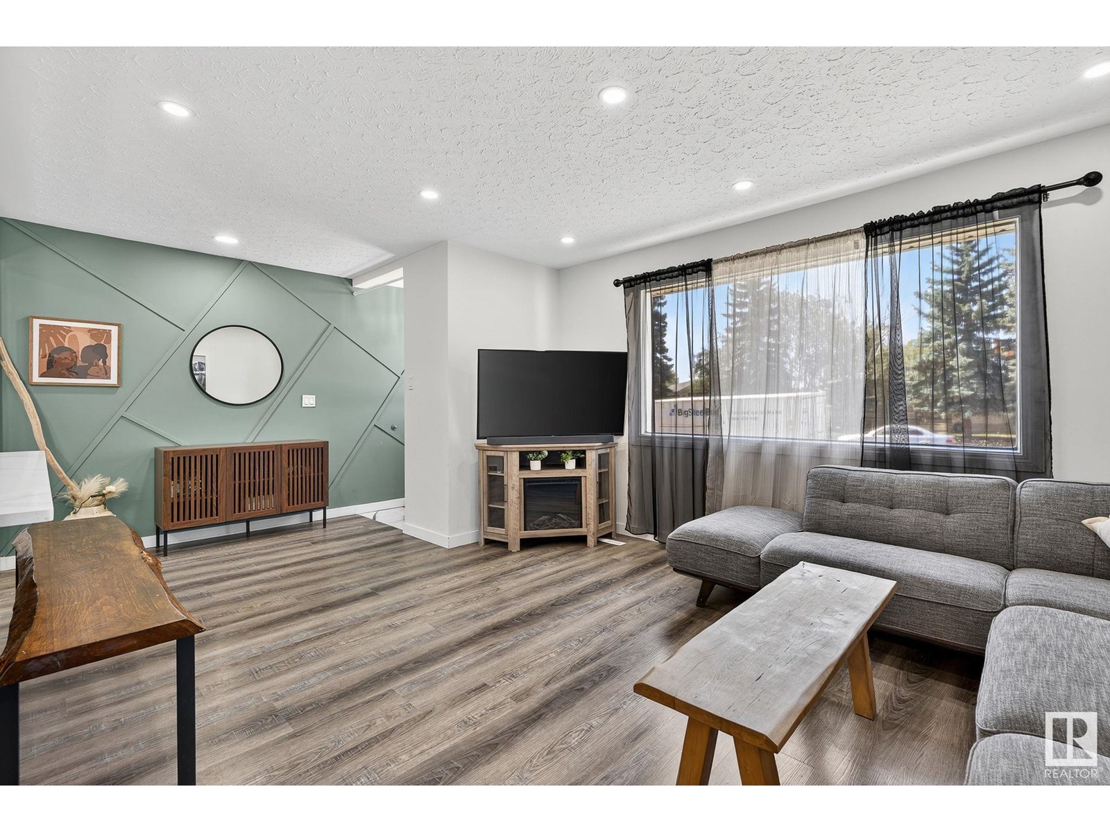 Photo 6 of 5216 97 A Av Nw, Edmonton AB