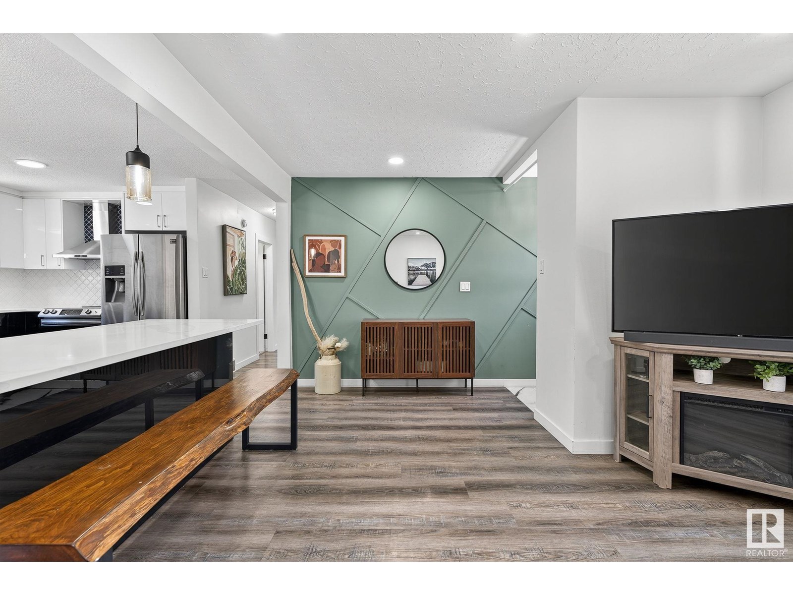 Photo 8 of 5216 97 A Av Nw, Edmonton AB