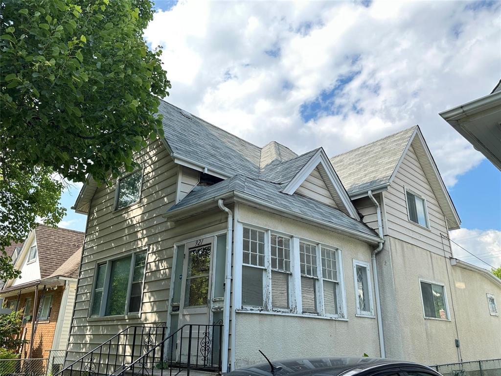 Photo 24 of 921 Winnipeg Avenue, Winnipeg MB