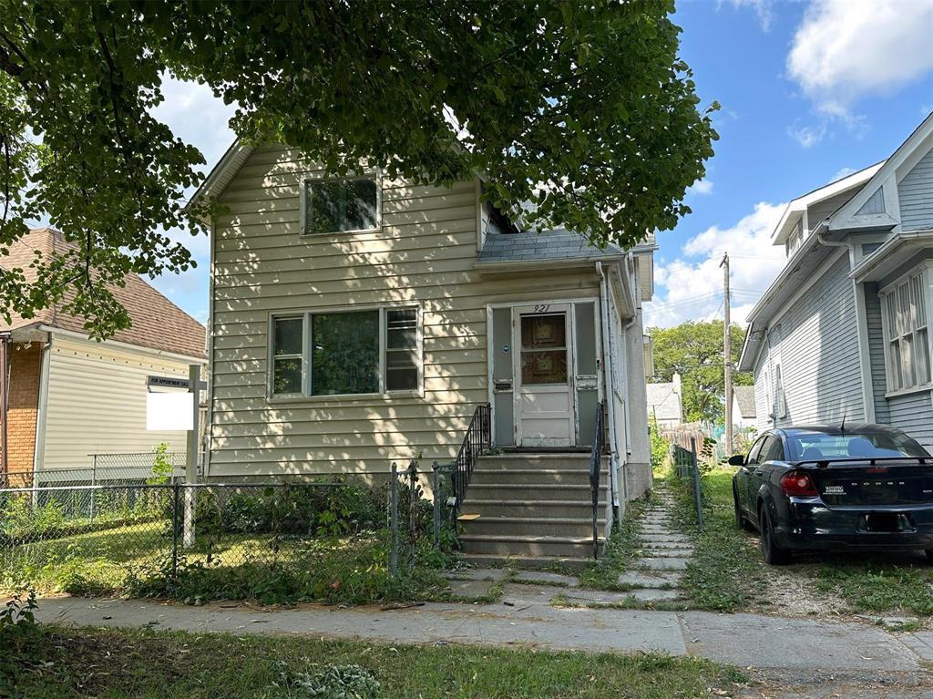 Photo 8 of 921 Winnipeg Avenue, Winnipeg MB