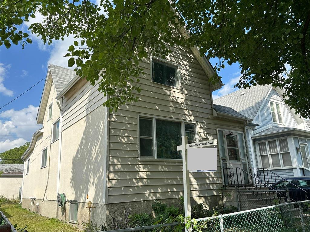 Photo 23 of 921 Winnipeg Avenue, Winnipeg MB