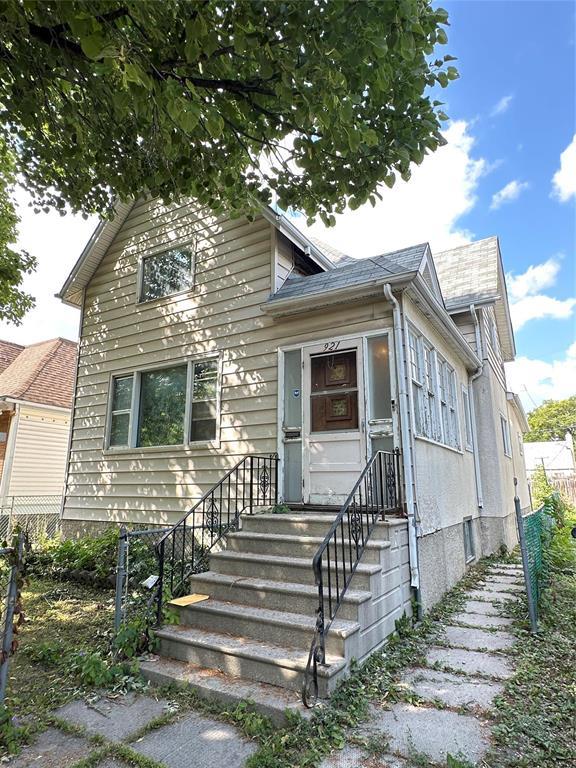 Photo 15 of 921 Winnipeg Avenue, Winnipeg MB