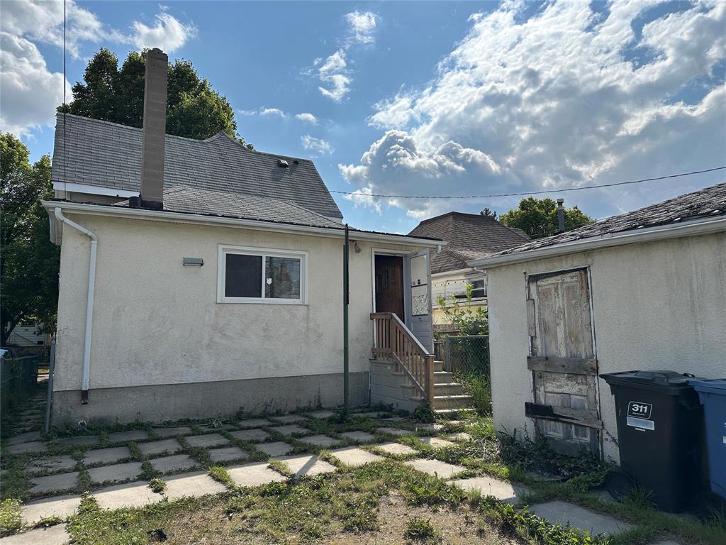 Photo 17 of 921 Winnipeg Avenue, Winnipeg MB