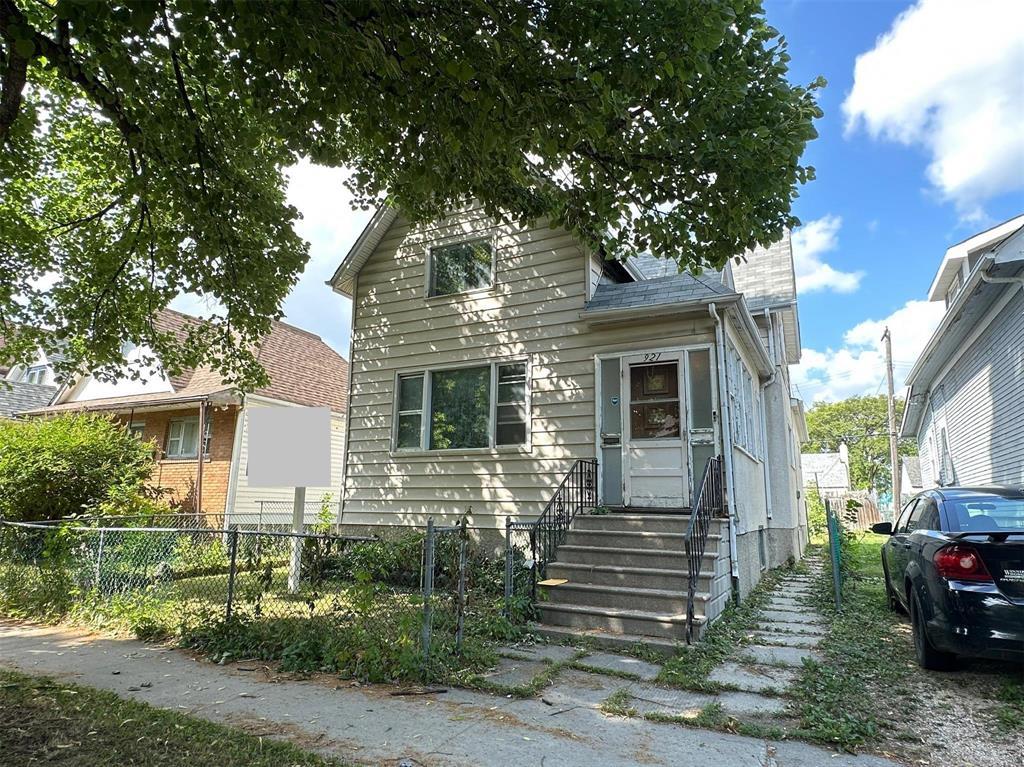 Photo 27 of 921 Winnipeg Avenue, Winnipeg MB