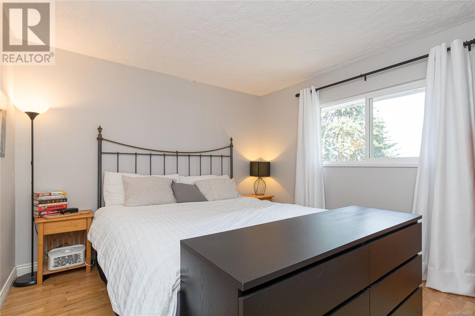 Photo 15 of 4508 Duart Rd, Saanich BC