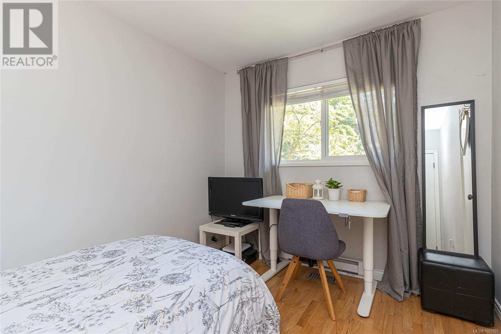 Photo 16 of 4508 Duart Rd, Saanich BC