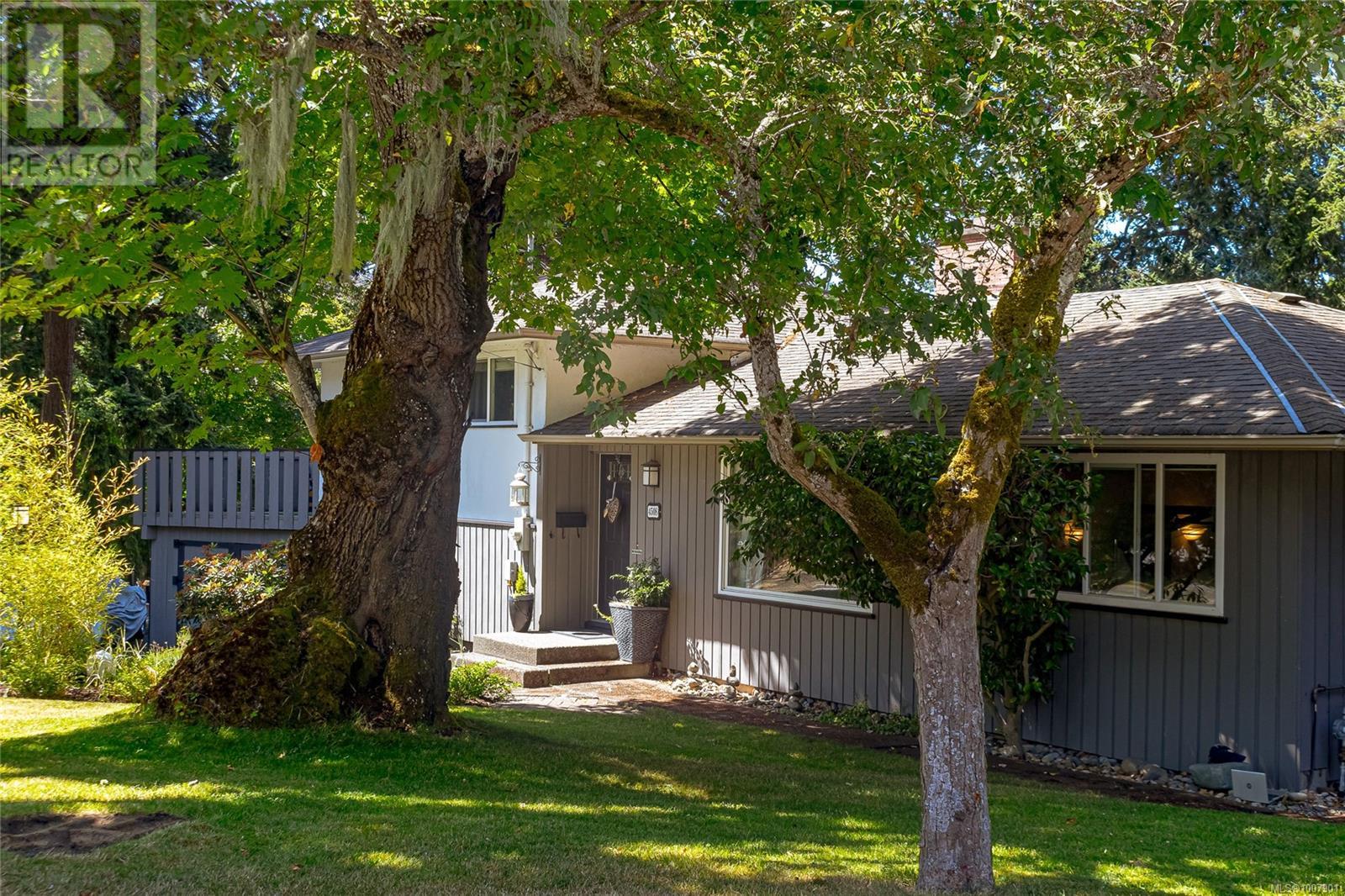 Photo 2 of 4508 Duart Rd, Saanich BC