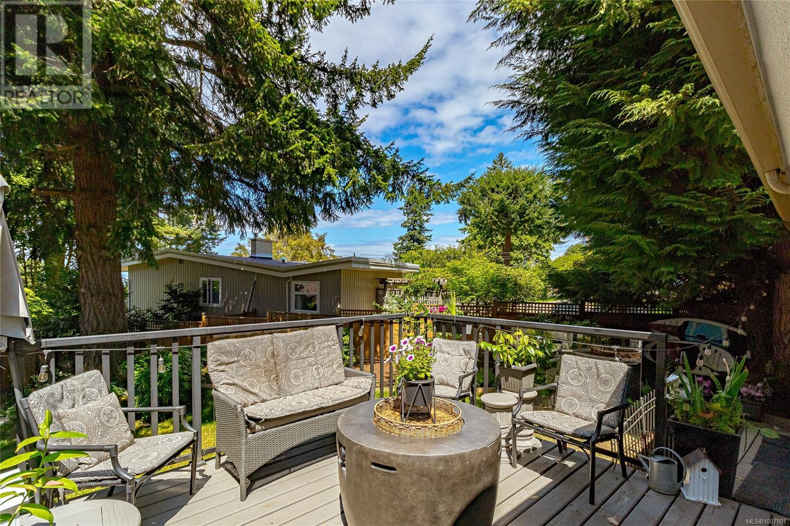 Photo 27 of 4508 Duart Rd, Saanich BC