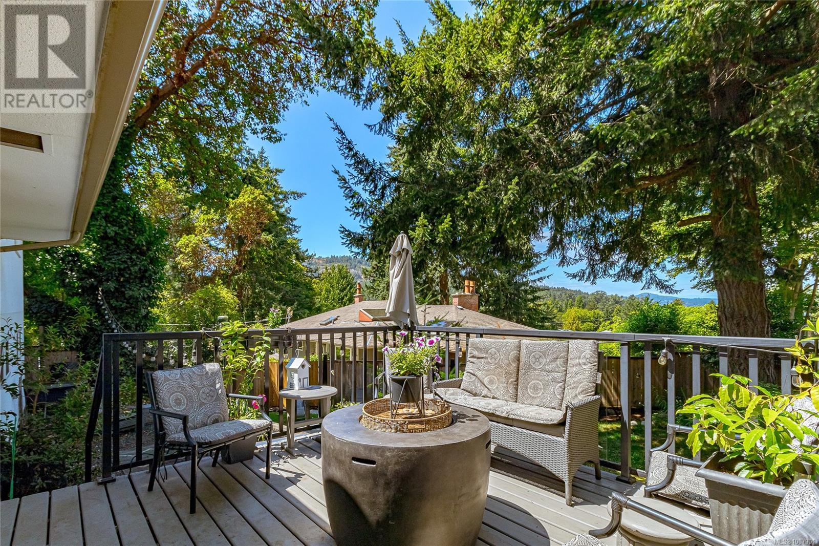 Photo 28 of 4508 Duart Rd, Saanich BC