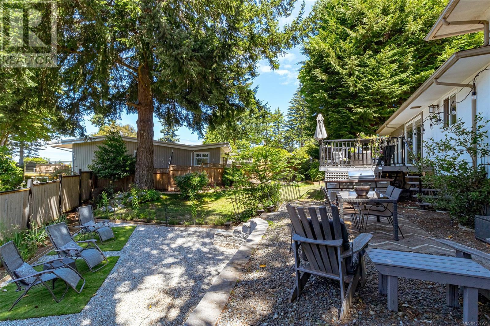 Photo 33 of 4508 Duart Rd, Saanich BC