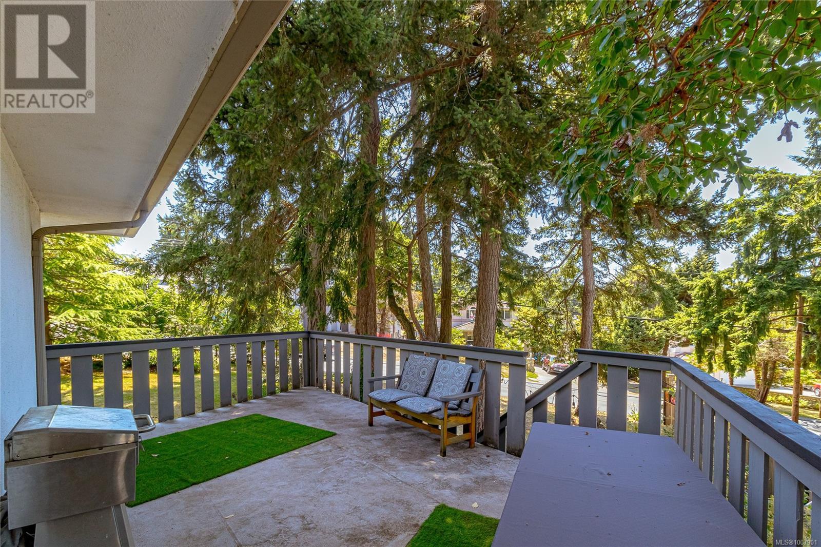 Photo 34 of 4508 Duart Rd, Saanich BC