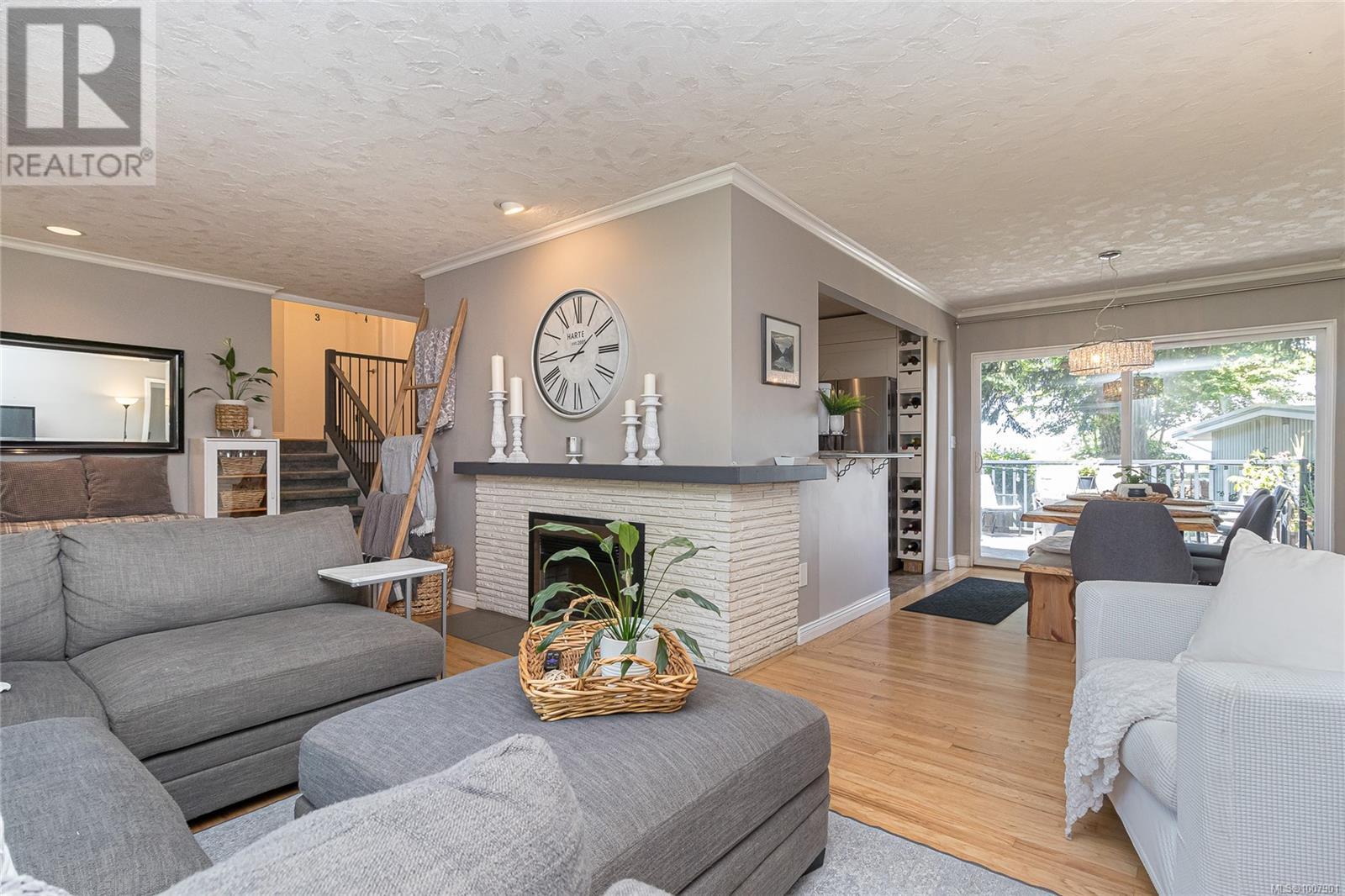 Photo 6 of 4508 Duart Rd, Saanich BC