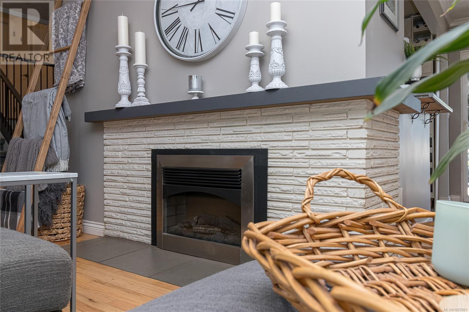 Photo 7 of 4508 Duart Rd, Saanich BC