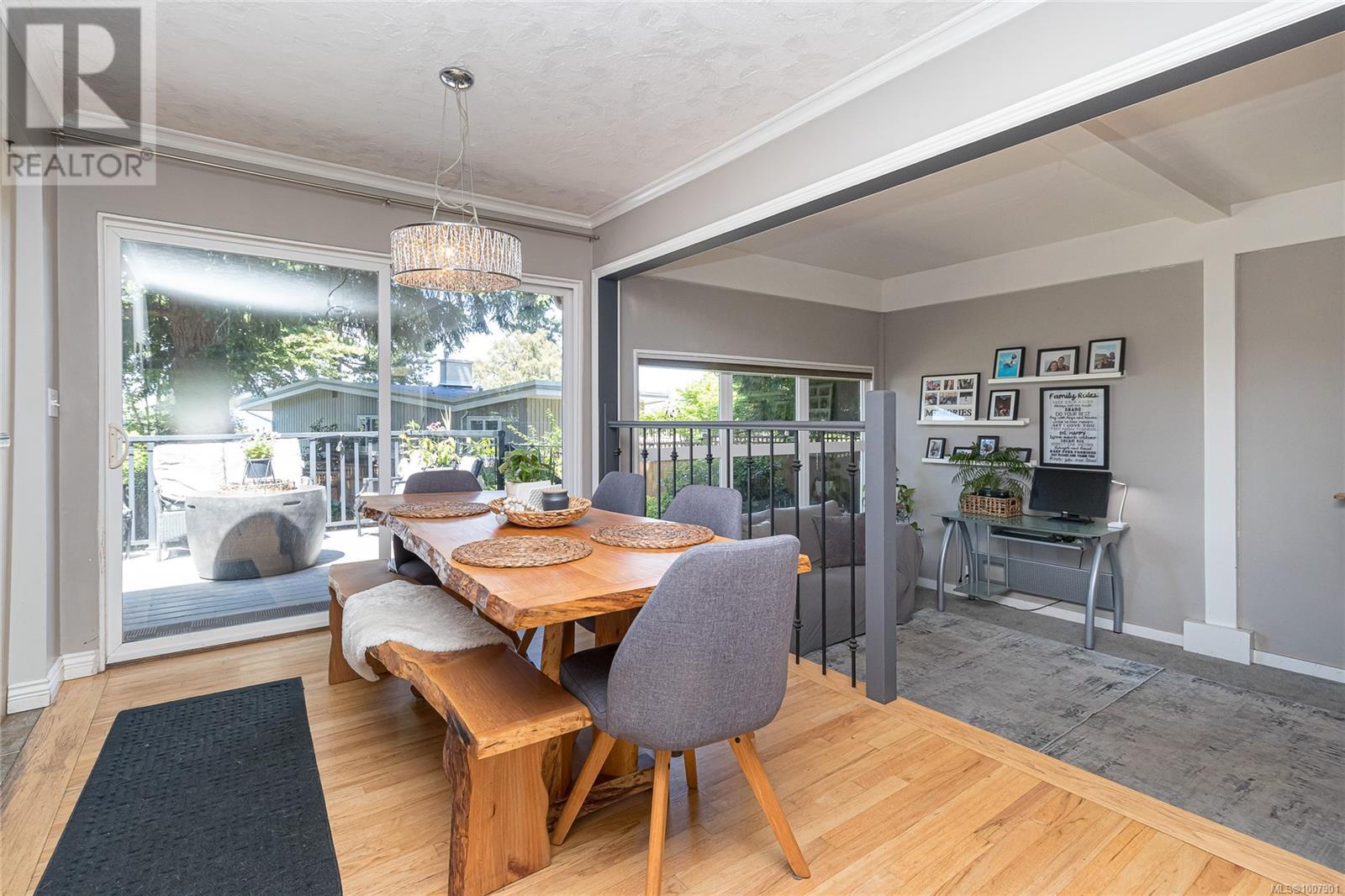 Photo 8 of 4508 Duart Rd, Saanich BC