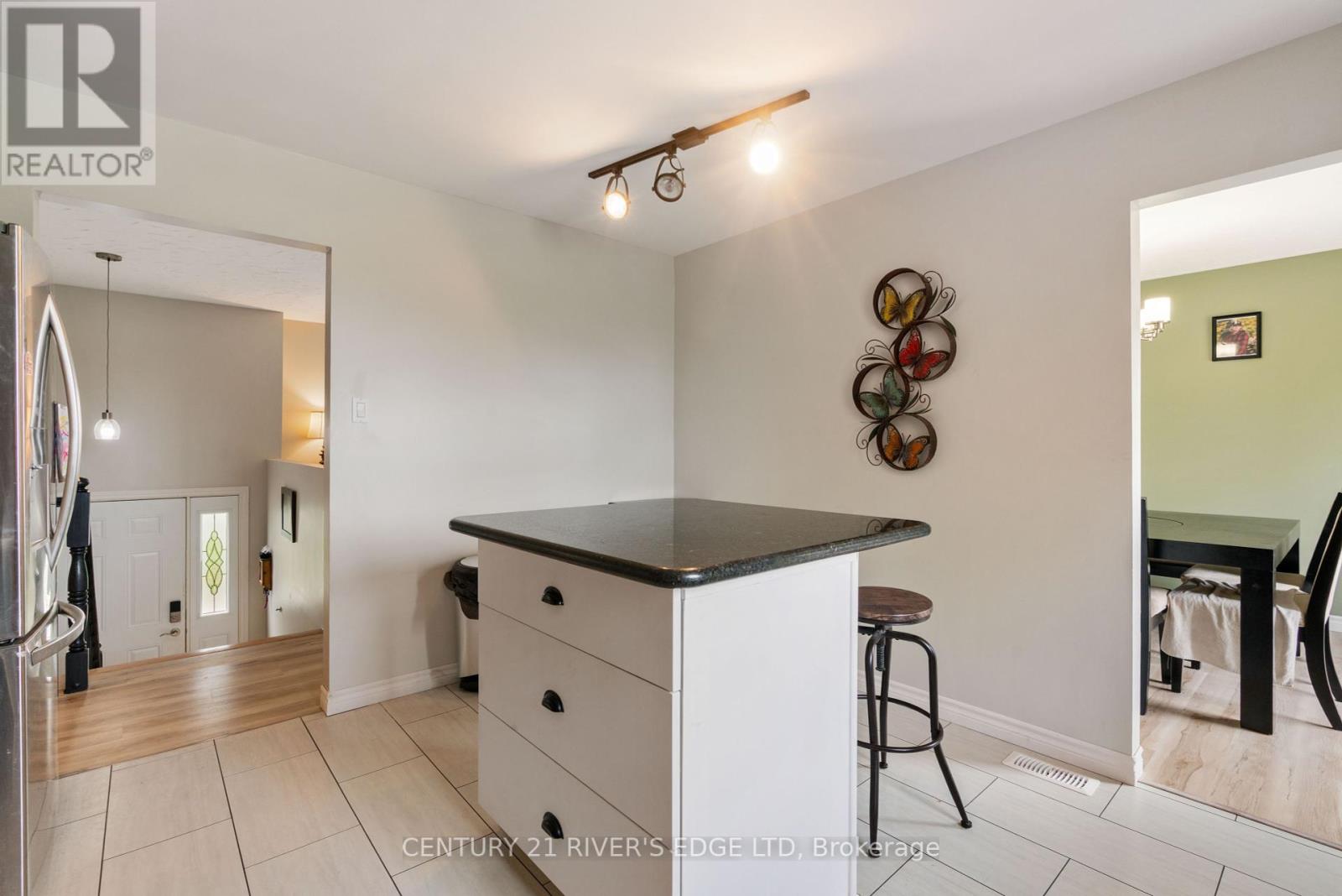 Photo 13 of 11888 County Rd 18 Road N, South Dundas ON