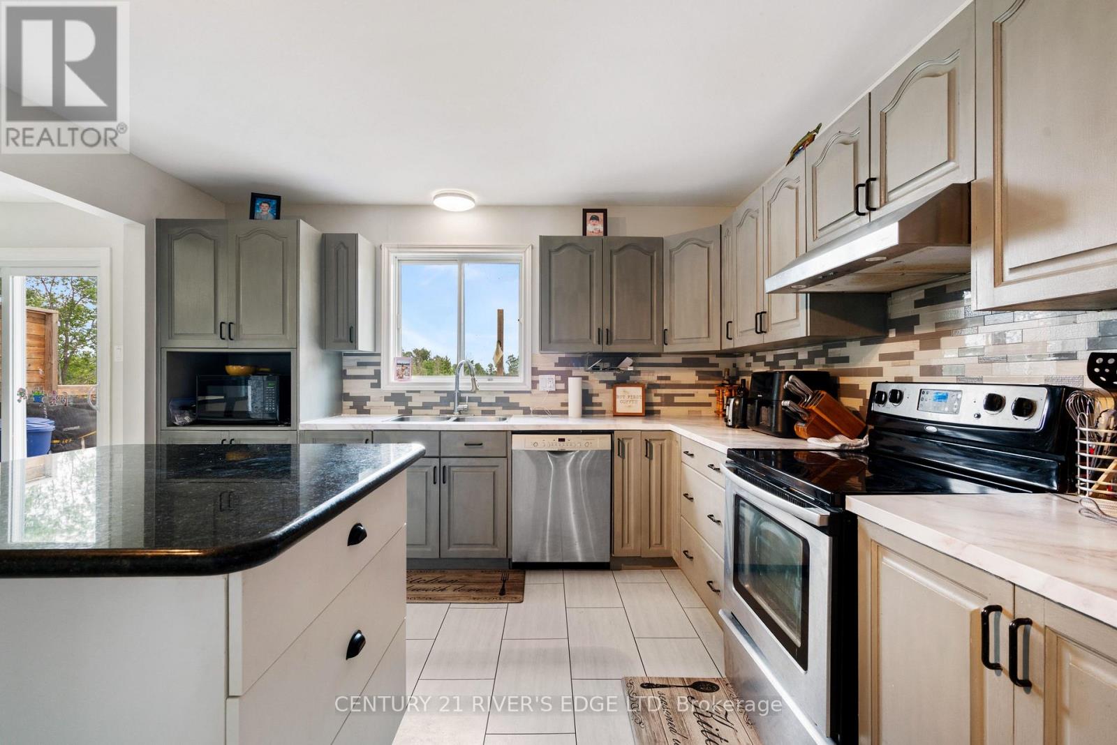 Photo 15 of 11888 County Rd 18 Road N, South Dundas ON