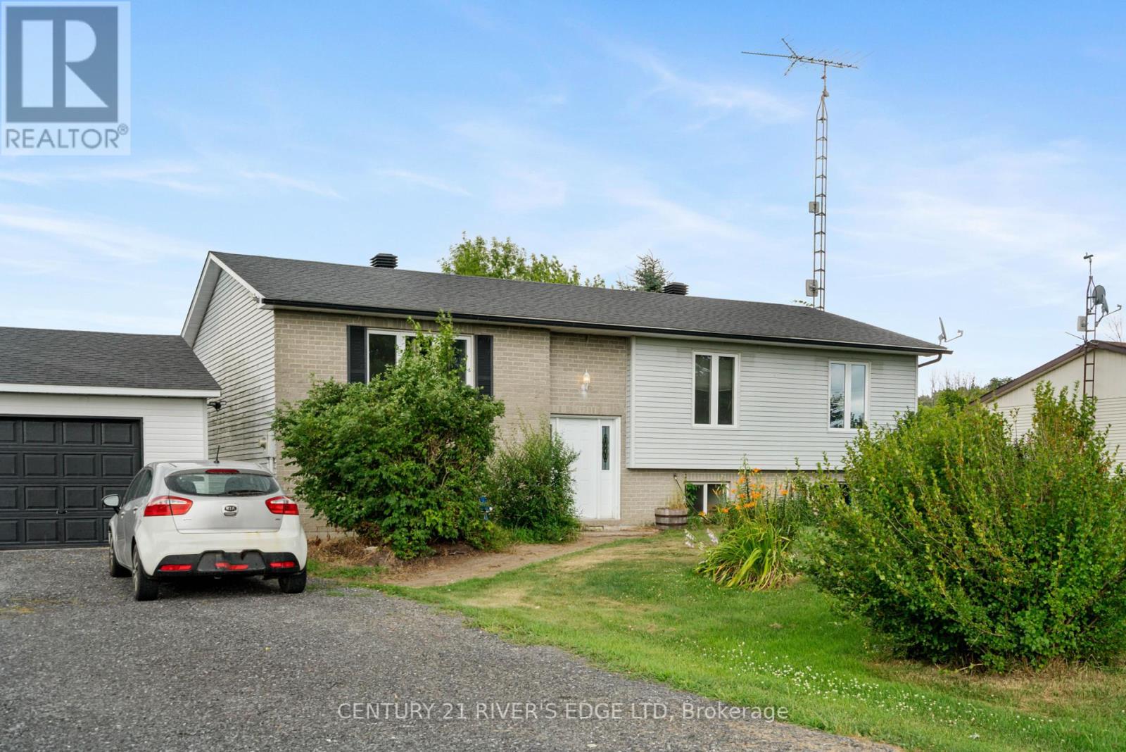 Photo 2 of 11888 County Rd 18 Road N, South Dundas ON
