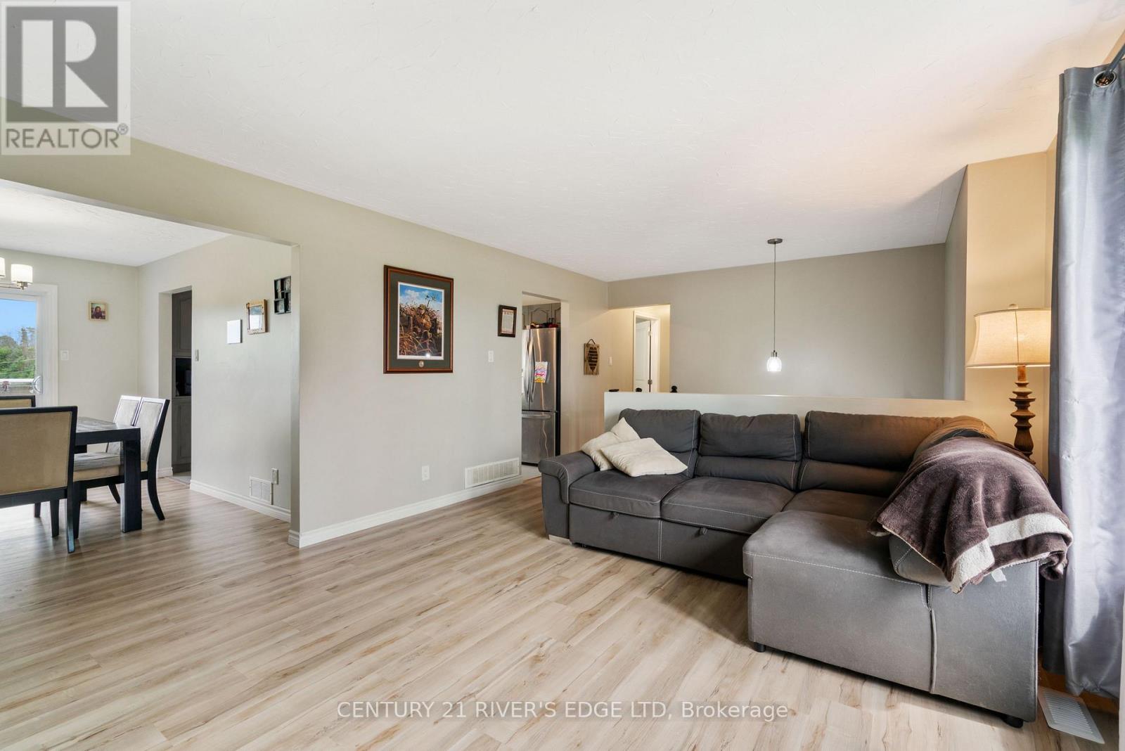 Photo 7 of 11888 County Rd 18 Road N, South Dundas ON