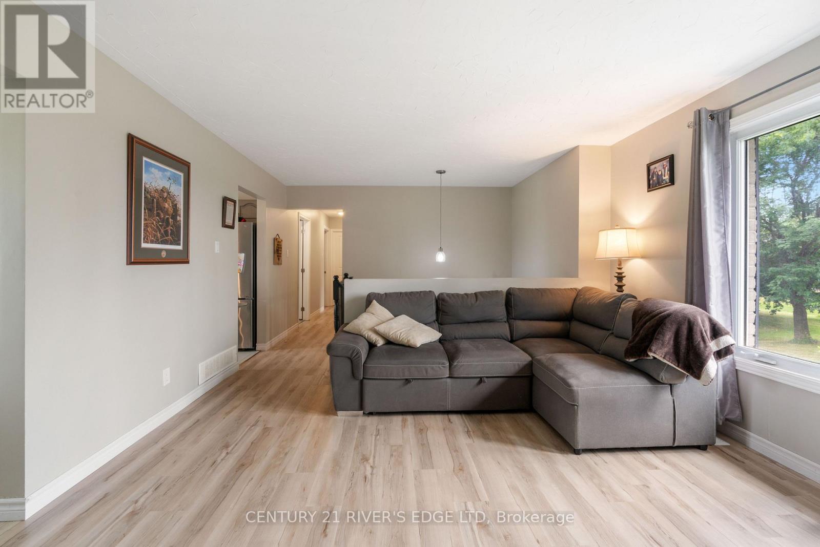 Photo 8 of 11888 County Rd 18 Road N, South Dundas ON