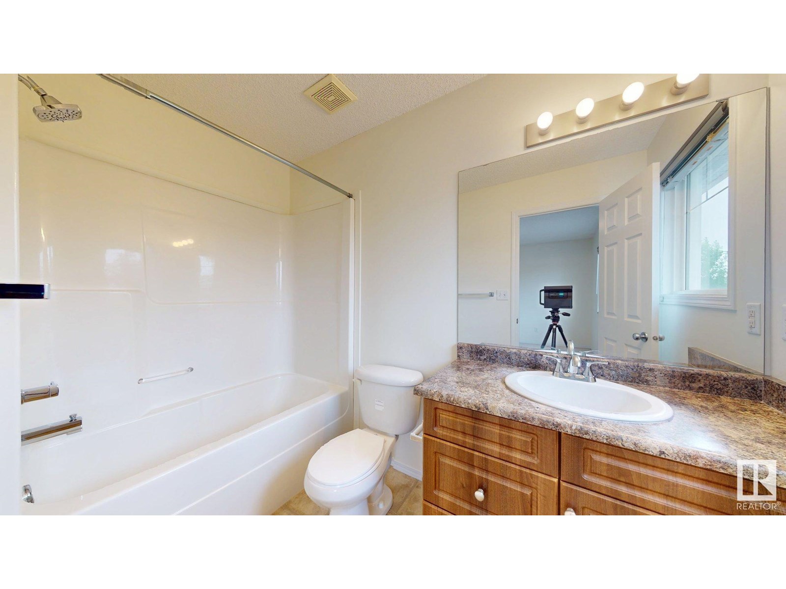 Photo 17 of 1644 Melrose Pl Sw, Edmonton AB