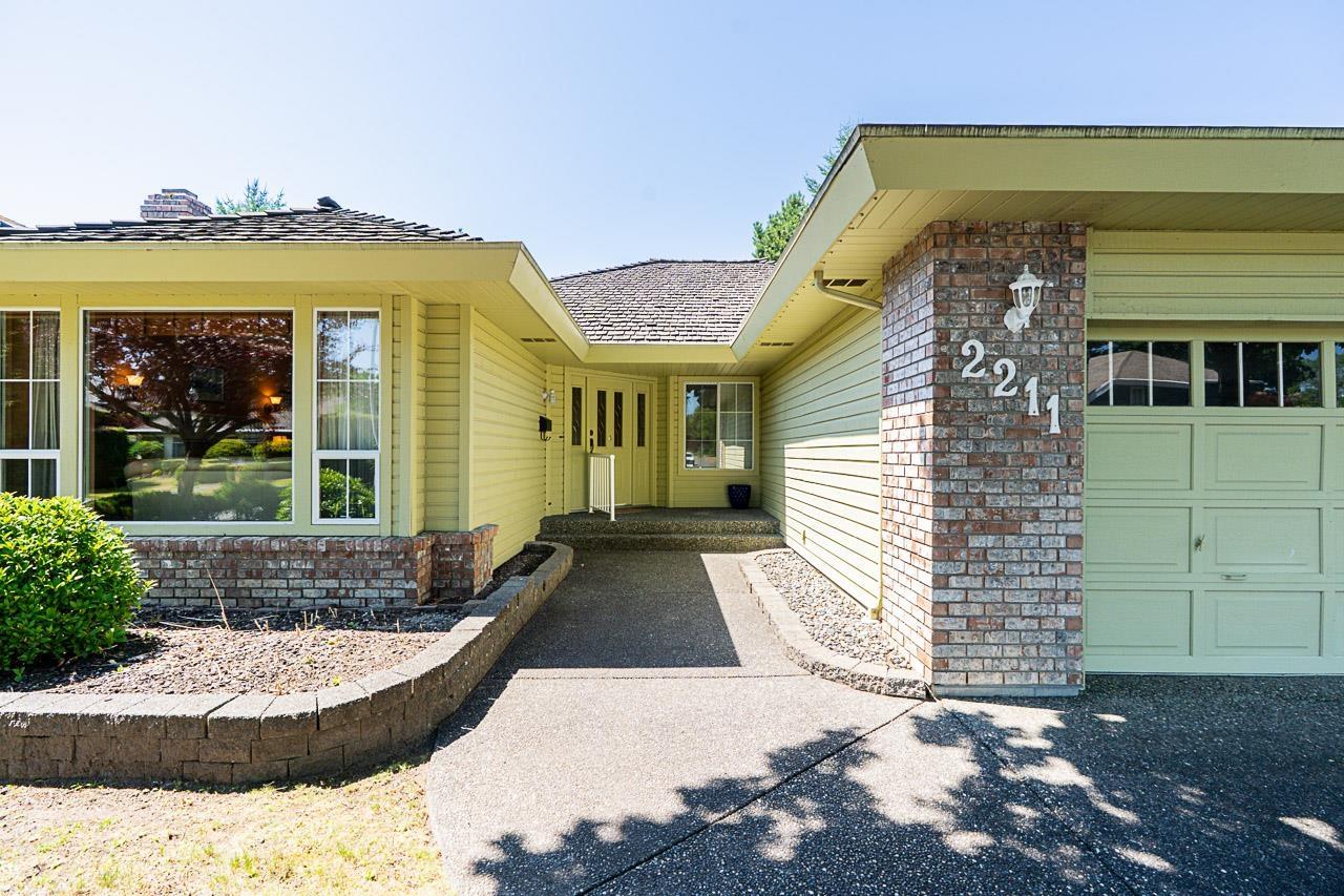 Photo 3 of 2211 148 A Street, Surrey BC