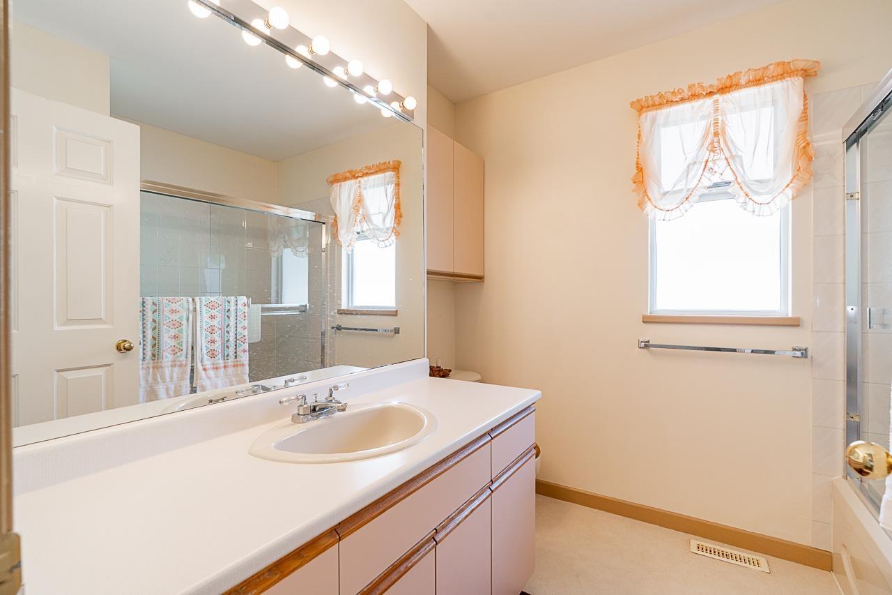Photo 26 of 2211 148 A Street, Surrey BC