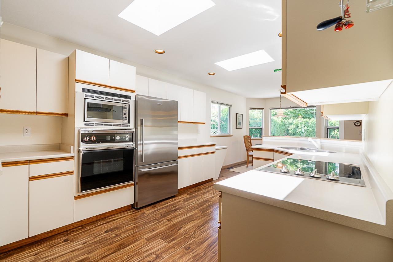 Photo 10 of 2211 148 A Street, Surrey BC