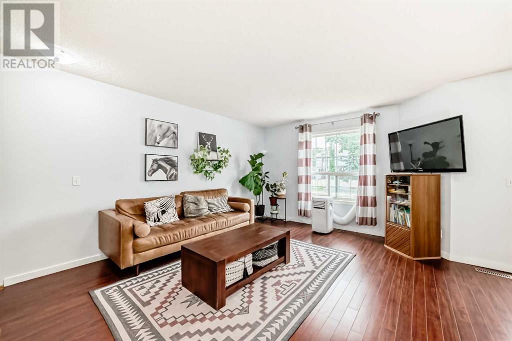 Single Family House for Sale in  Douglas Glen Park SE Douglasdale/Glen Calgary 