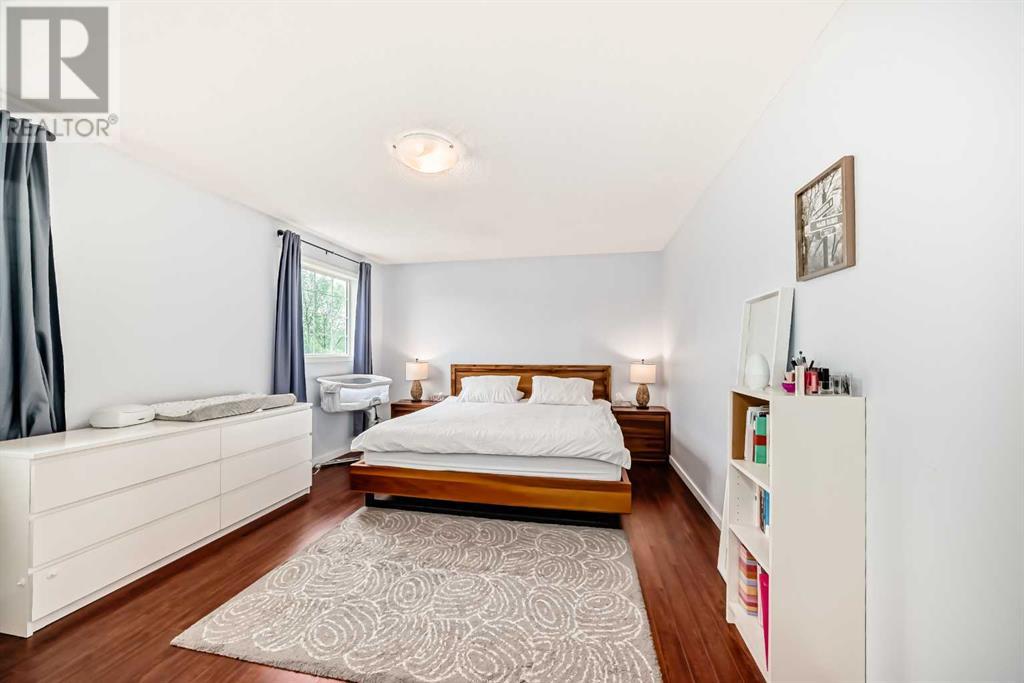 Single Family House for Sale in  Douglas Glen Park SE Douglasdale/Glen Calgary 