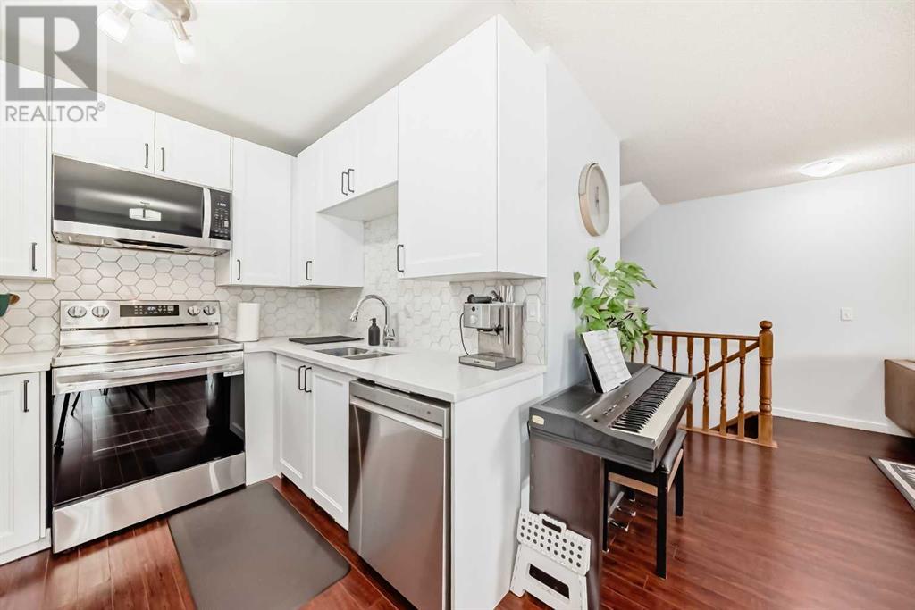 Single Family House for Sale in  Douglas Glen Park SE Douglasdale/Glen Calgary 