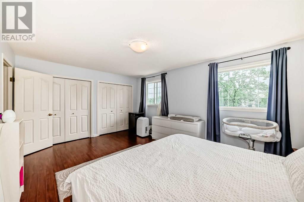 Single Family House for Sale in  Douglas Glen Park SE Douglasdale/Glen Calgary 