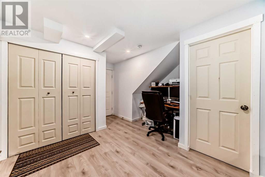 Single Family House for Sale in  Douglas Glen Park SE Douglasdale/Glen Calgary 