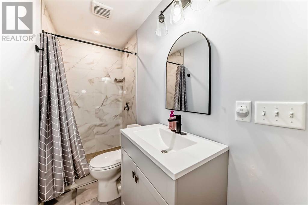 Single Family House for Sale in  Douglas Glen Park SE Douglasdale/Glen Calgary 