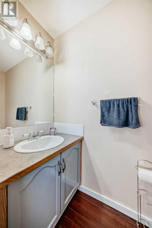 Single Family House for Sale in  Douglas Glen Park SE Douglasdale/Glen Calgary 