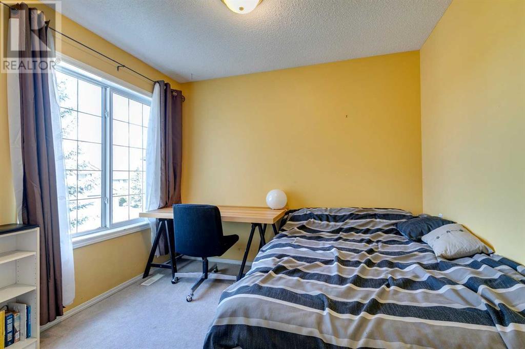 Single Family House for Sale in  Douglas Ridge Circle SE Douglasdale/Glen Calgary 