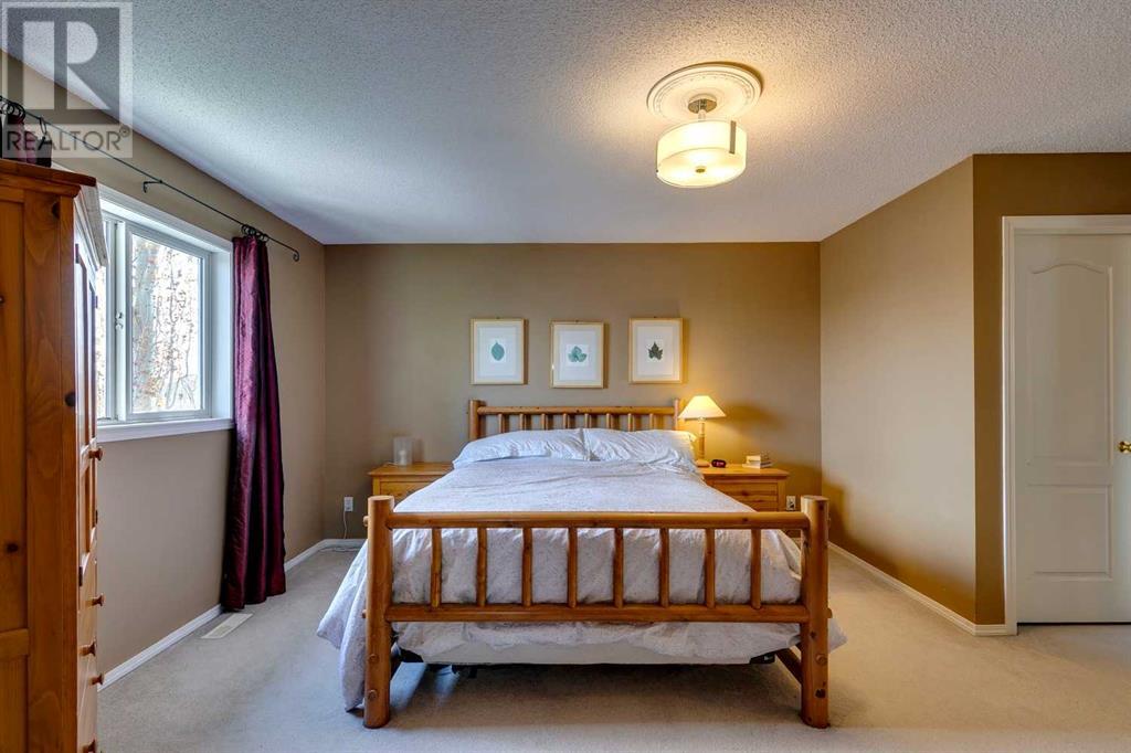 Single Family House for Sale in  Douglas Ridge Circle SE Douglasdale/Glen Calgary 