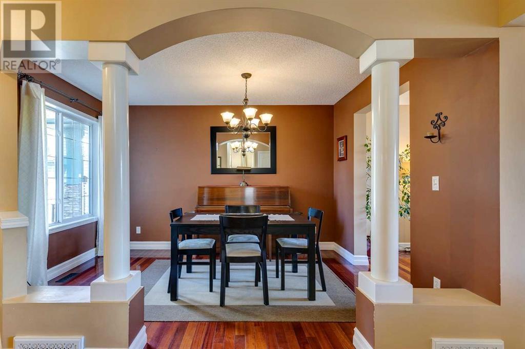 Single Family House for Sale in  Douglas Ridge Circle SE Douglasdale/Glen Calgary 