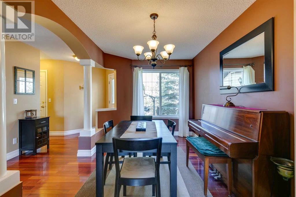 Single Family House for Sale in  Douglas Ridge Circle SE Douglasdale/Glen Calgary 