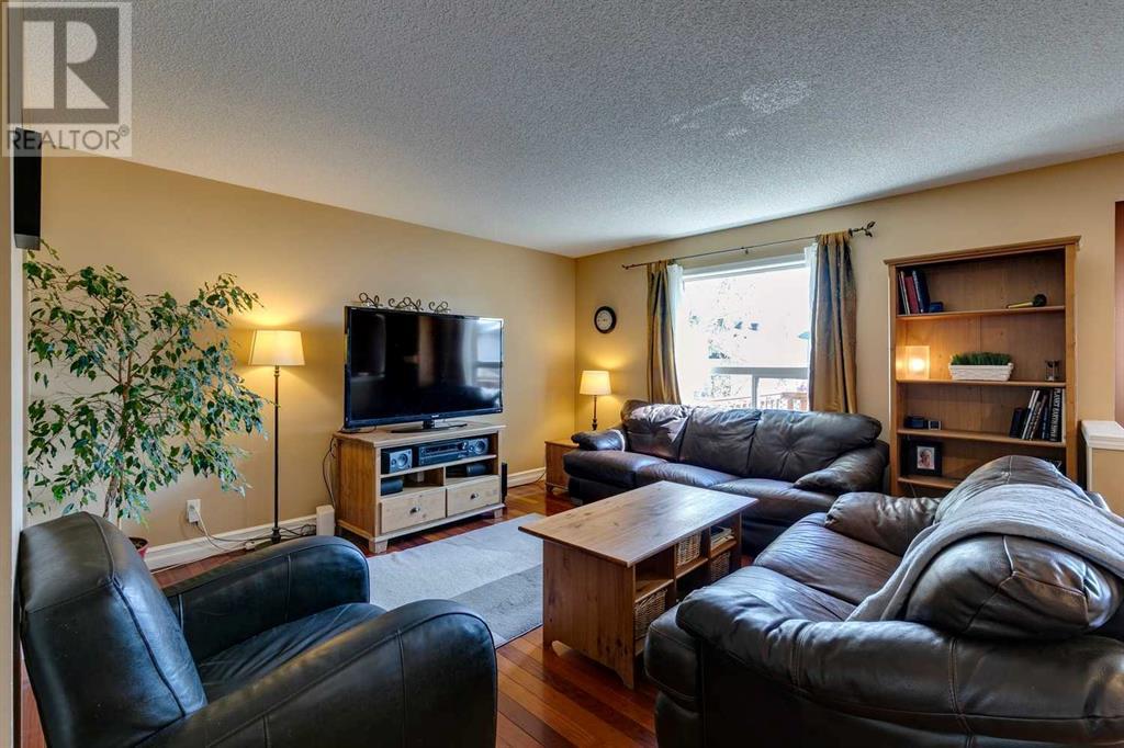 Single Family House for Sale in  Douglas Ridge Circle SE Douglasdale/Glen Calgary 
