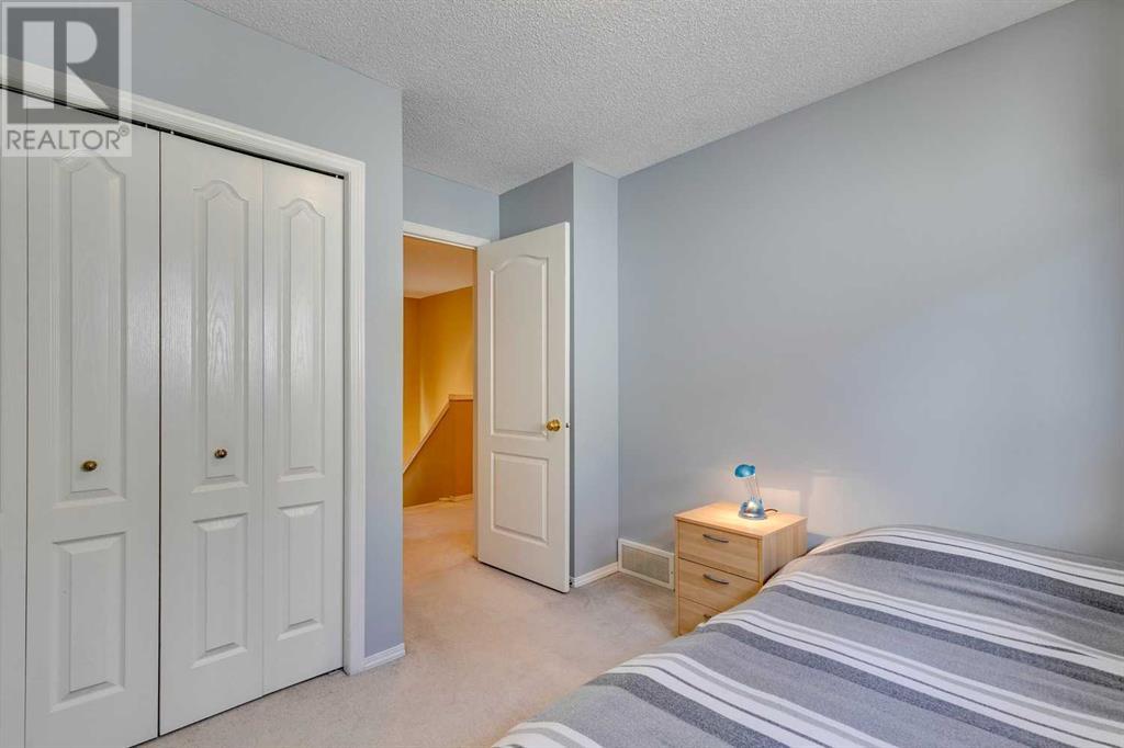 Single Family House for Sale in  Douglas Ridge Circle SE Douglasdale/Glen Calgary 