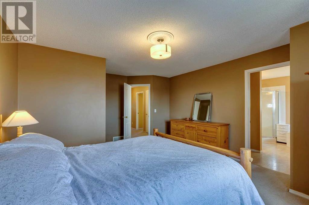 Single Family House for Sale in  Douglas Ridge Circle SE Douglasdale/Glen Calgary 